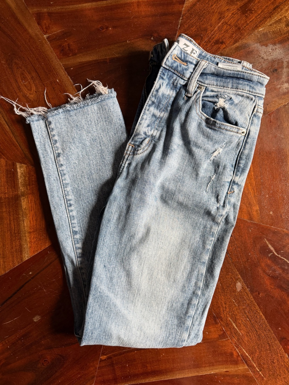 Light Blue Straight-Leg Jeans with Frayed Hem